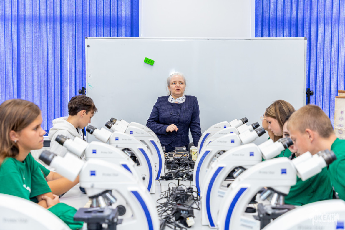 Тематический выезд в Школу биомедицины ДВФУ расширил образовательные горизонты океанцев