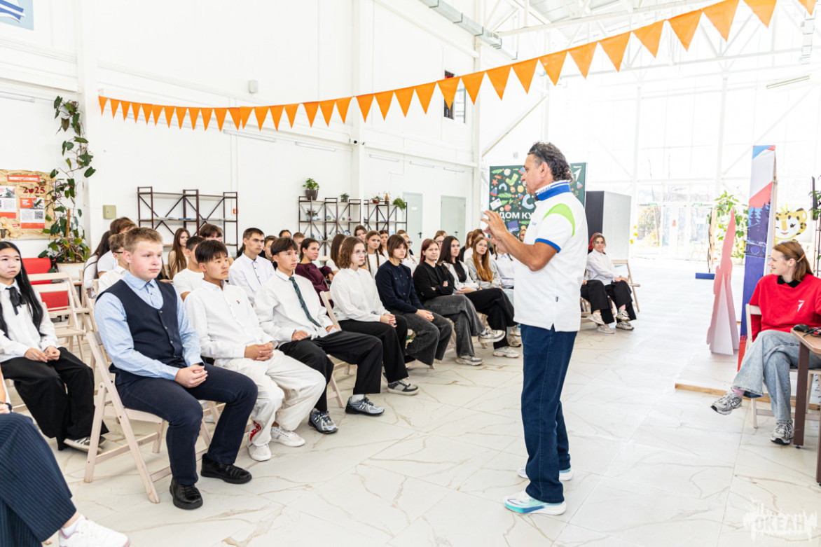 Стартовала программа «Лаборатория „Биомед“»: юные исследователи приступили к занятиям в «Океане»