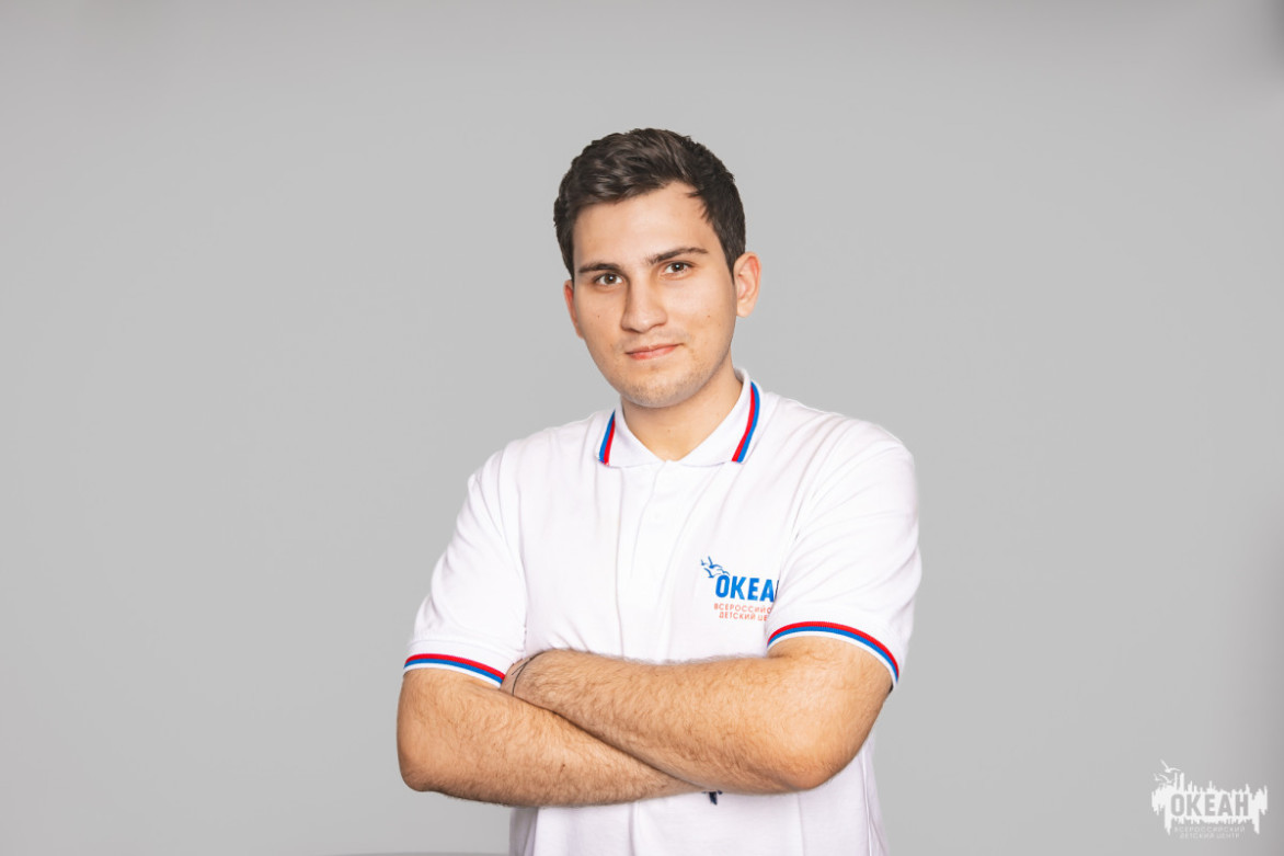 Сотрудник ВДЦ «Океан» Роман Никитин признан лучшим вожатым федеральных детских центров России