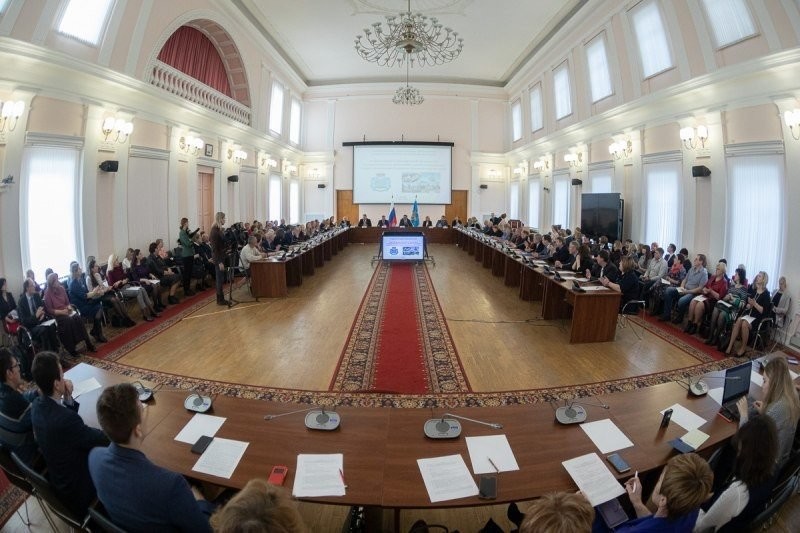 Андрей Базилевский представил опыт «Океана» на выездном заседании экспертного совета по воспитанию при Комитете Государственной Думы по образованию и науке