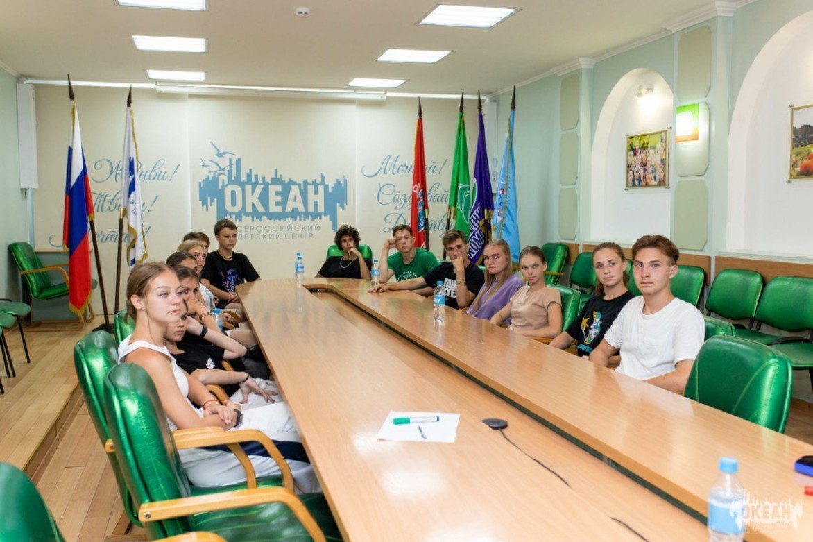 «Дети Мира»: в ВДЦ «Океан» проходит образовательная смена, посвящённая международным отношениям и проектной деятельности