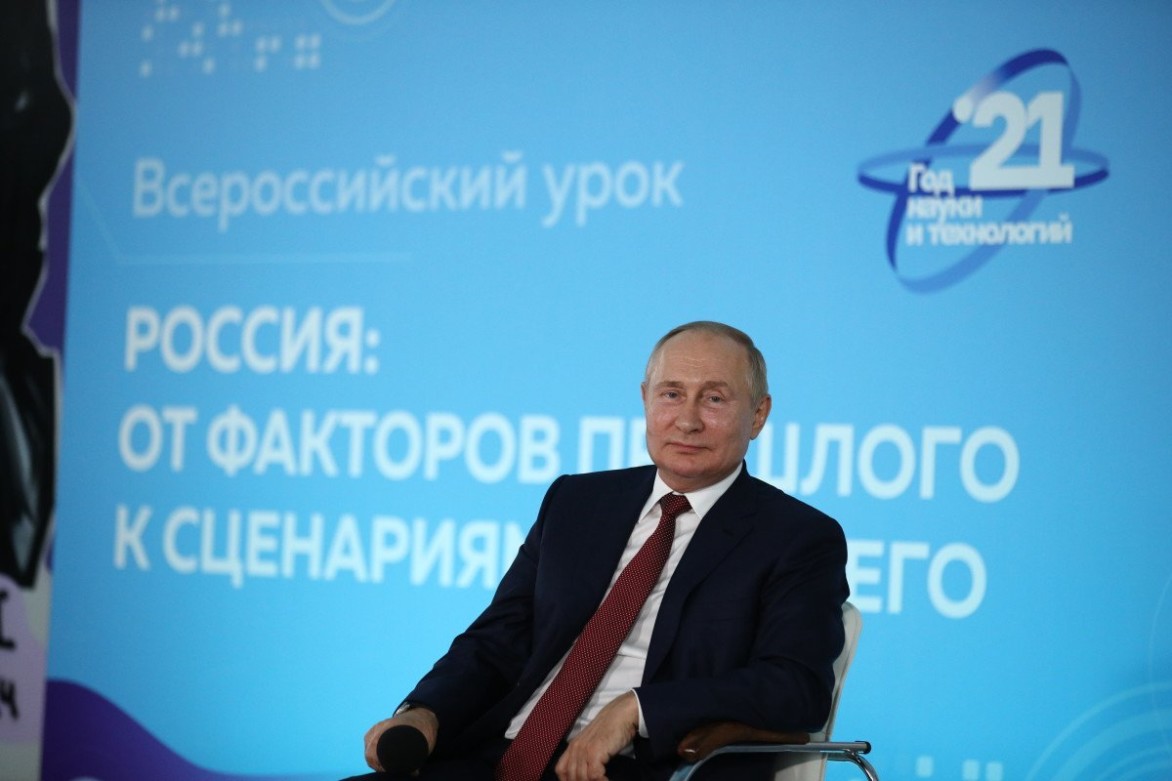 Владимир Путин провёл открытый урок во Всероссийском детском центре «Океан»