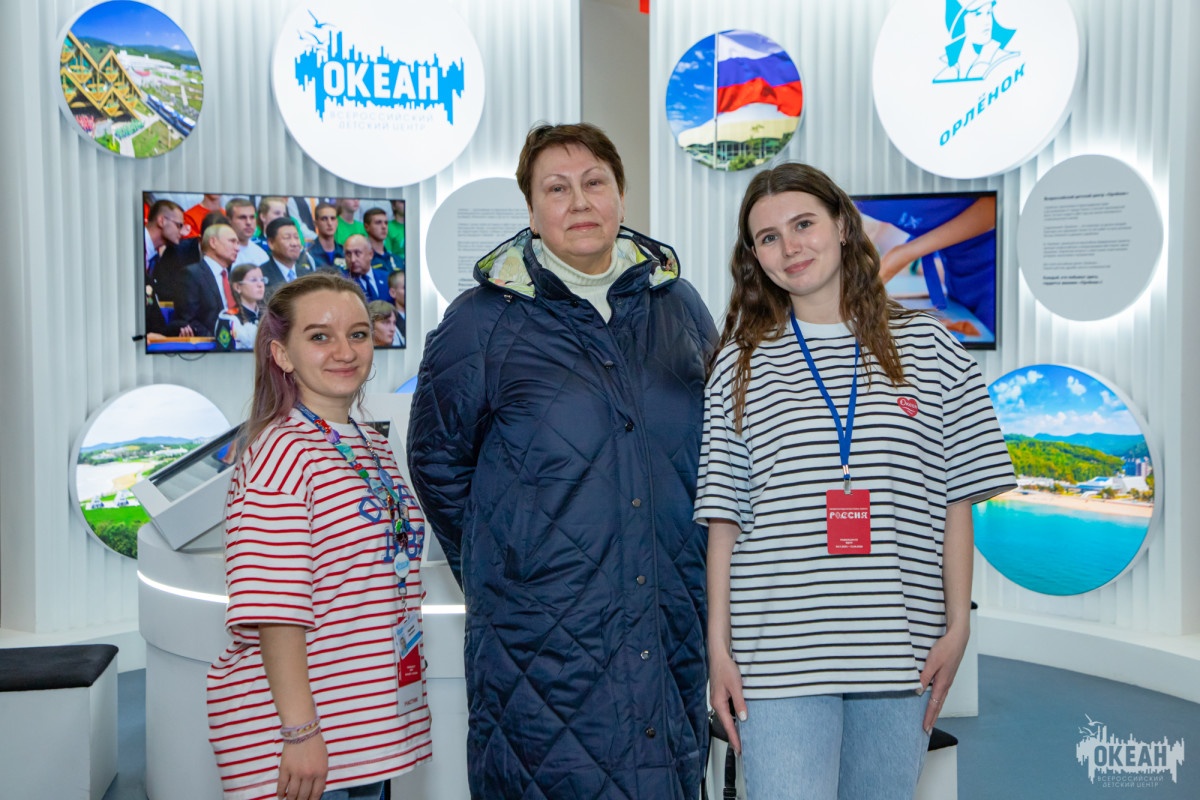 Одна из первых вожатых «Океана» посетила площадку детского центра на выставке «Россия»