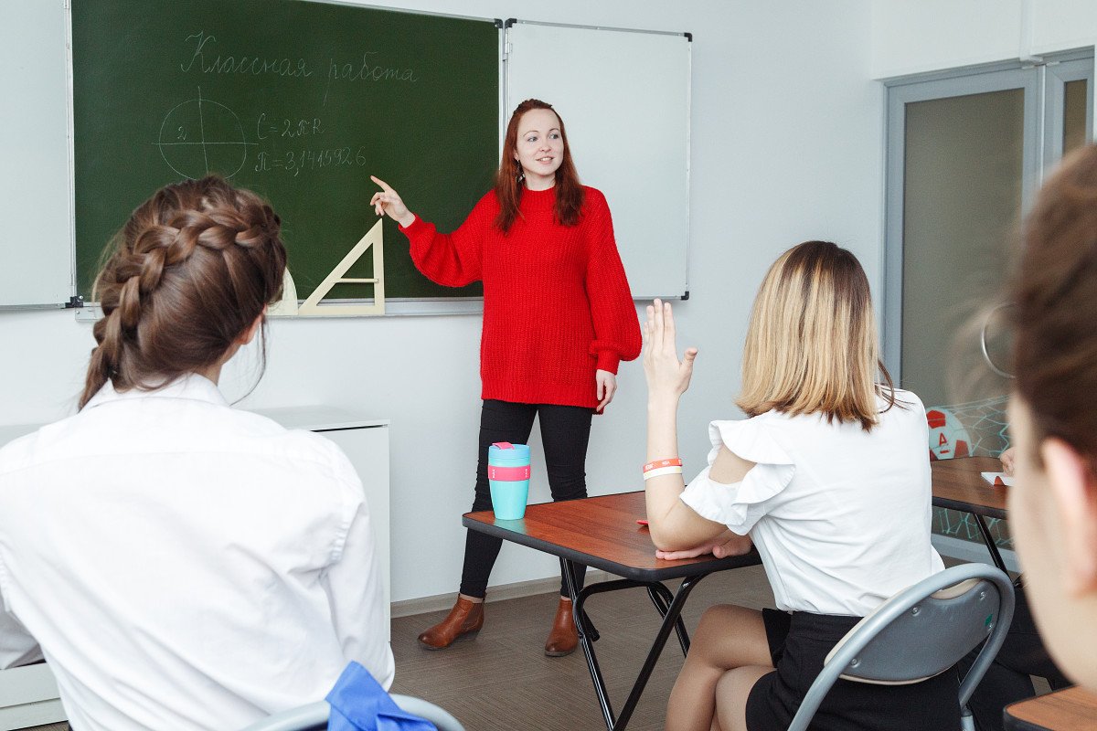 Правительство утвердило план мероприятий по проведению в России Года педагога и наставника